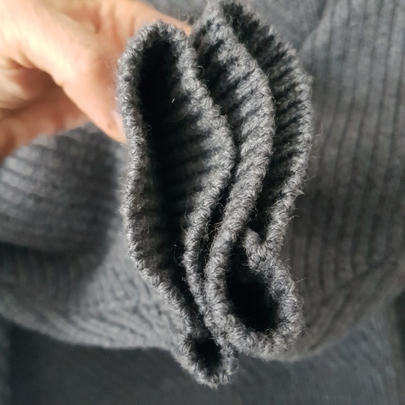 Aritzia Wilfred Free Isabelli 100% Merino Wool Crewneck Sweater Dark Grey Sz XS - Picture 13 of 16